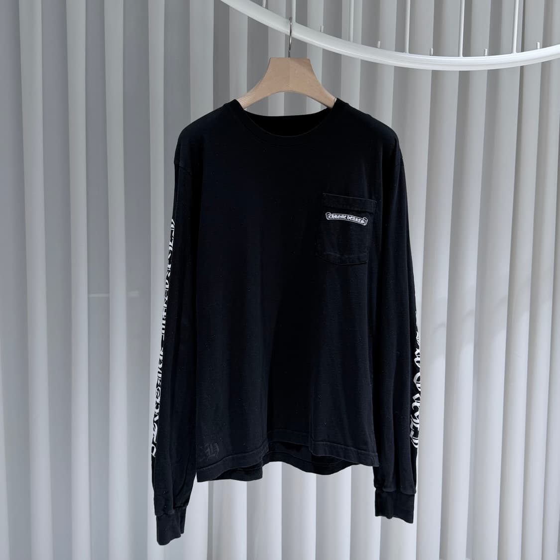 (A / L) / 크롬하츠 스크롤 로고 블랙 롱슬리브 상품이미지1