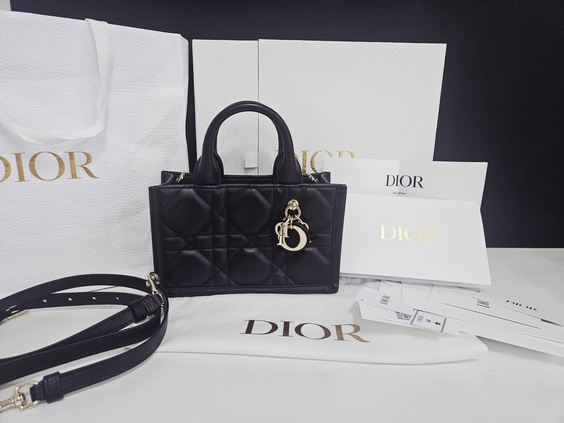 디올 스트랩 북도트 미니백 블랙(영수증포함 풀구성 새상품급) 상품이미지1