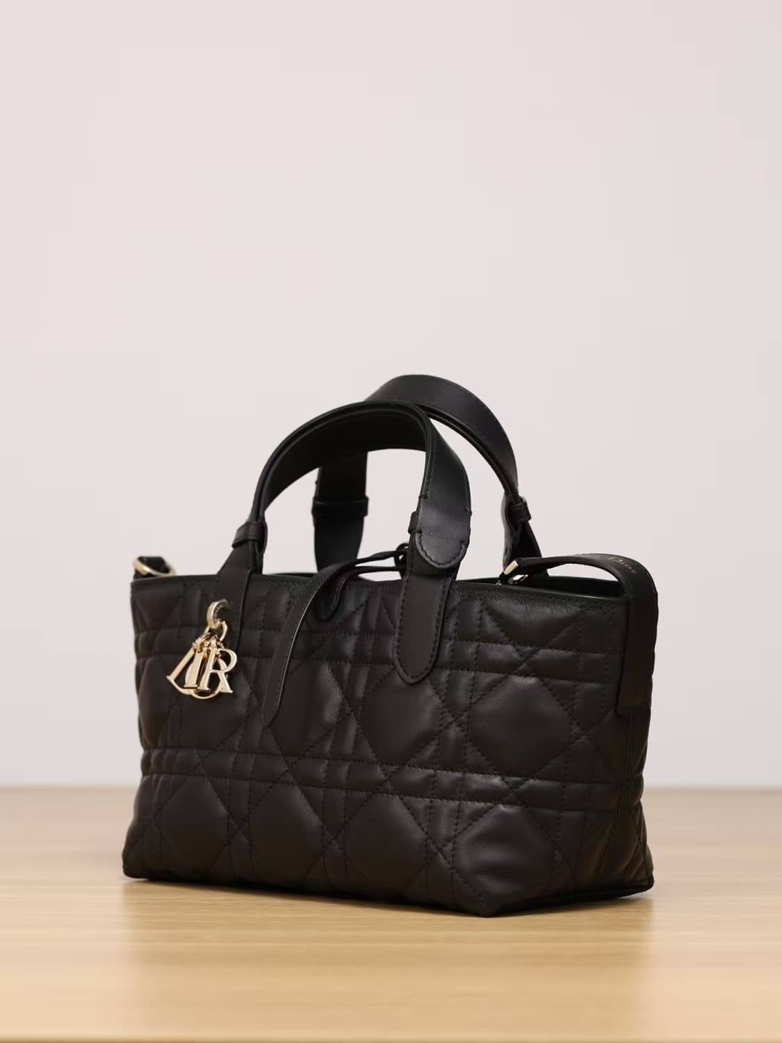 디올 스몰 뚜주흐 백 매크로까나쥬 카프스킨 블랙 상품이미지3