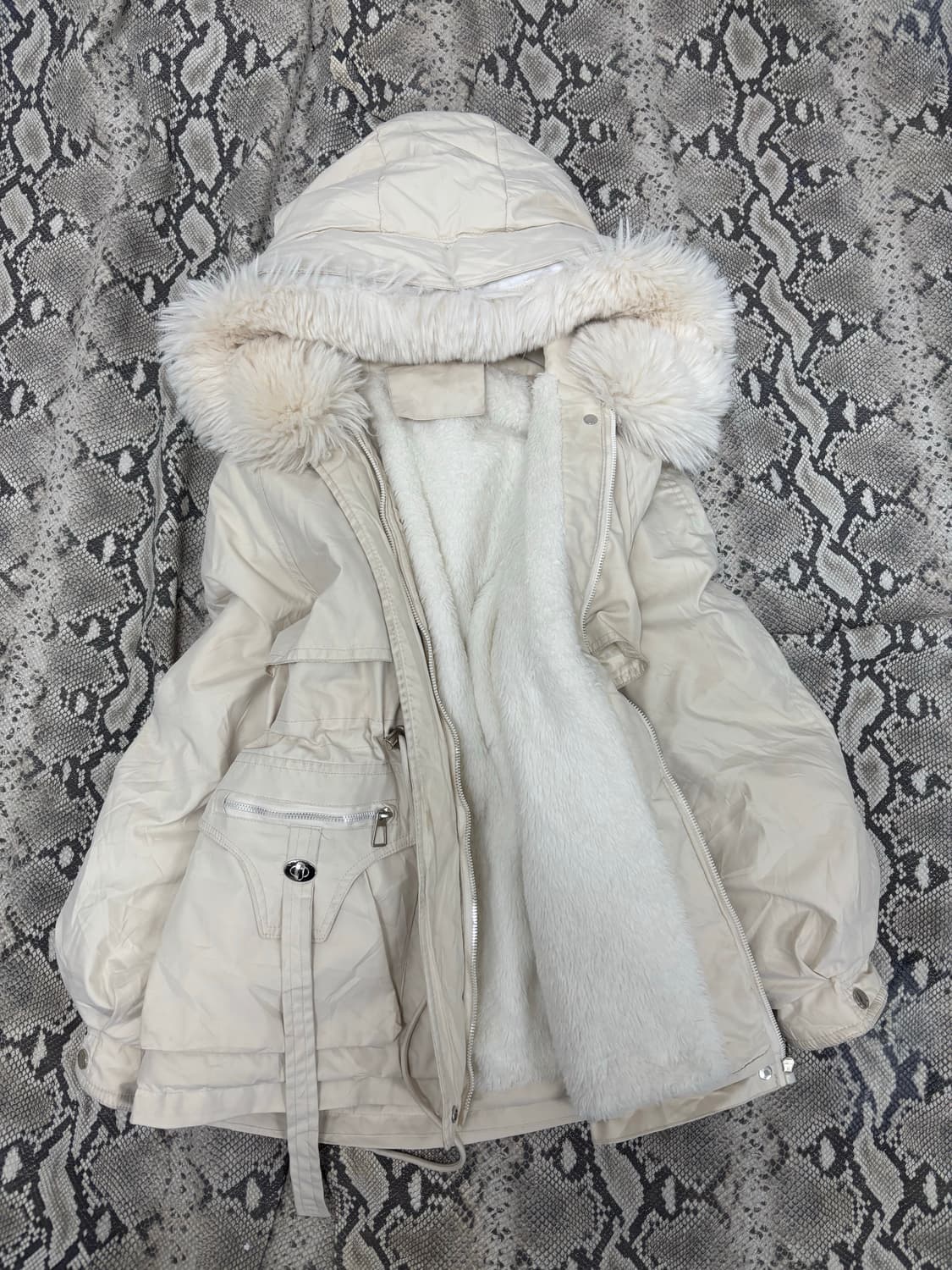 Big Hoodie Whiter Fur Jacket 상품이미지3