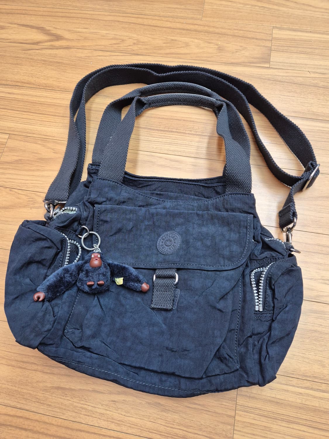 키플링 Fairfax M 네이비 숄더백입니다. 숄더백 뿐만 아니라 크로스 상품이미지1