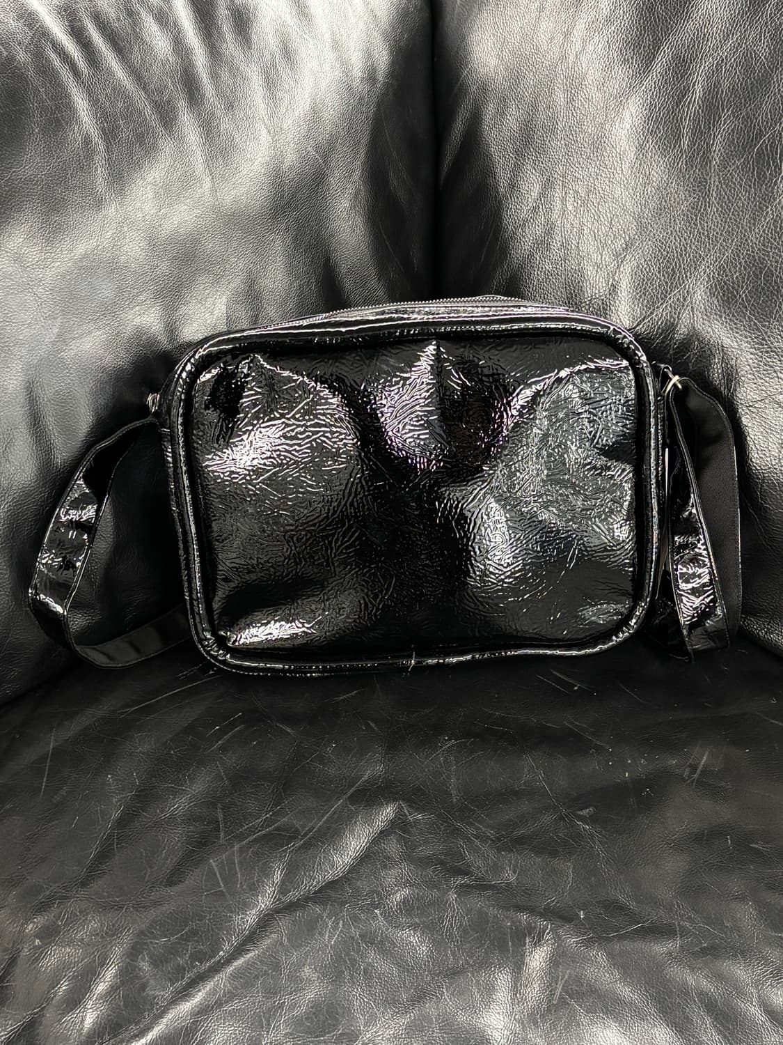 아디다스 블랙 에나멜 크로스백 상품이미지8