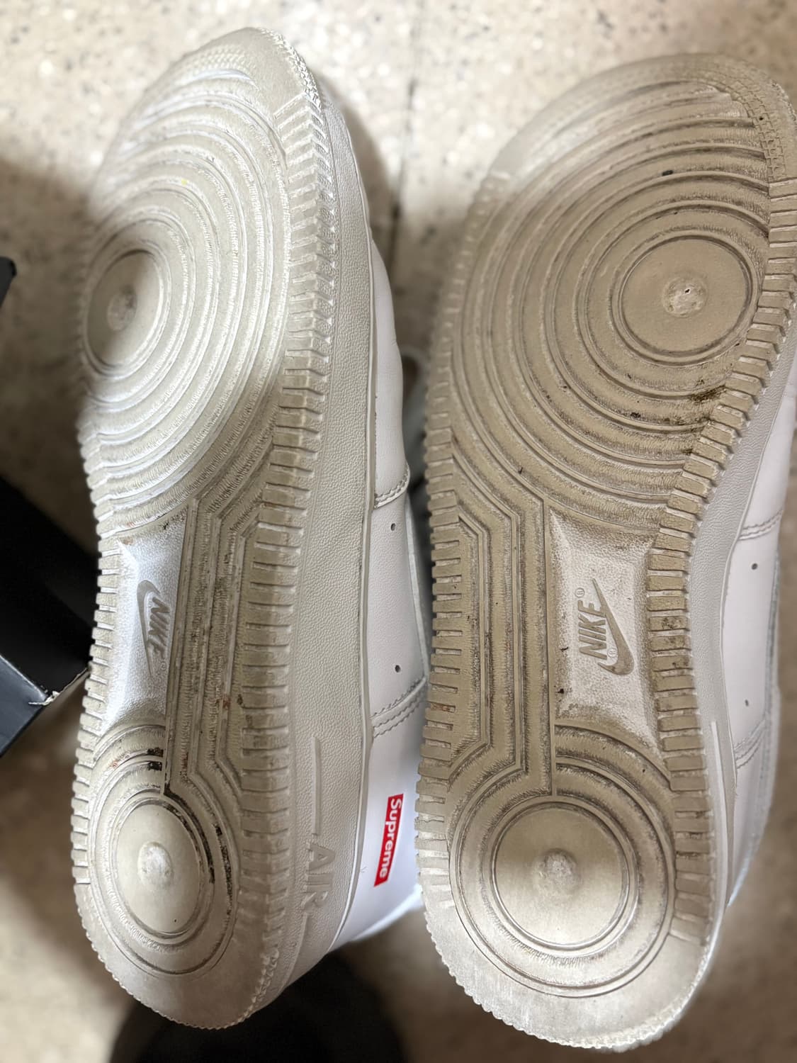 [255] 나이키 x 슈프림 에어포스 1 로우 화이트 상품이미지5