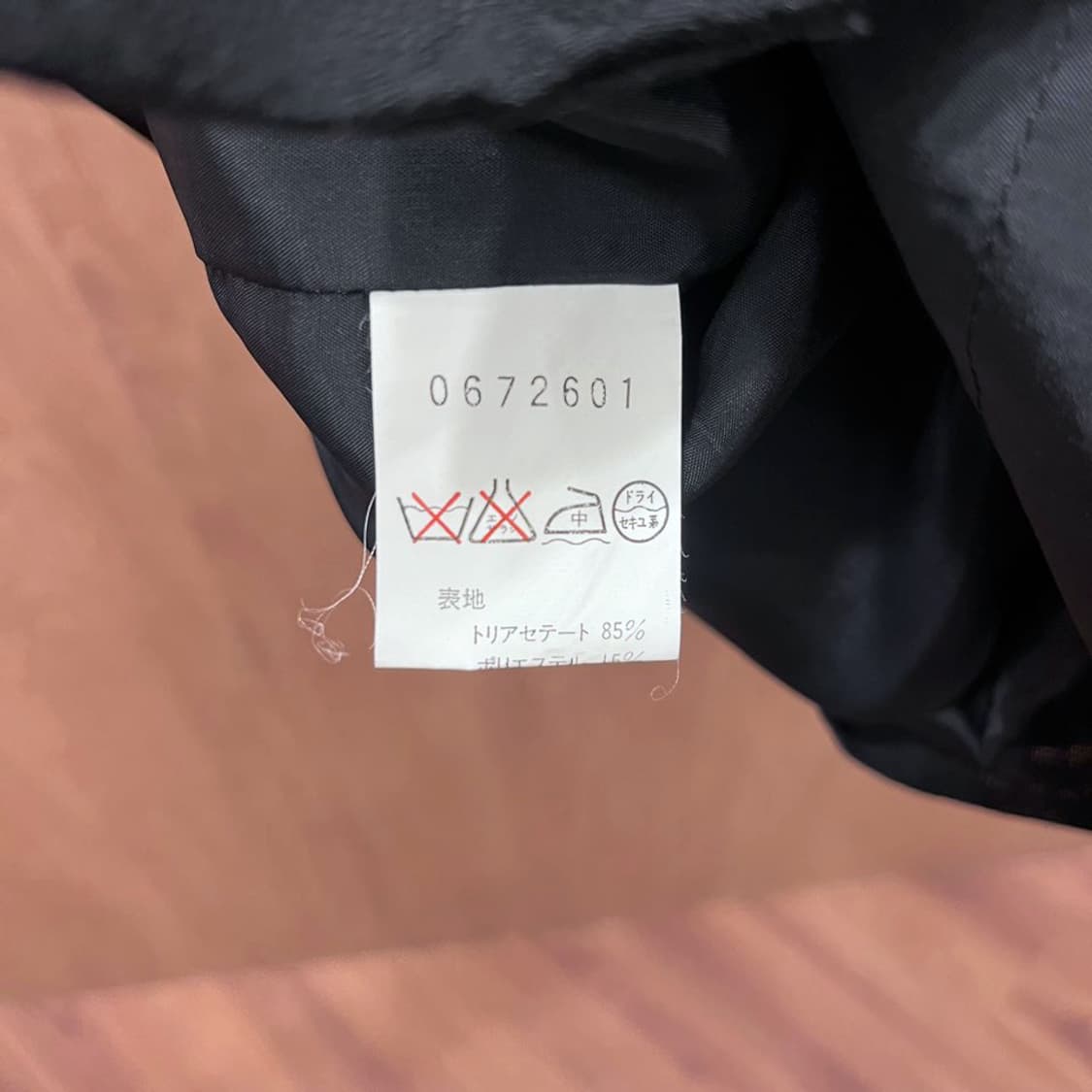 지방시 미디 스커트 사이드 지퍼 버클 물결 패턴 디테일 H라인 블랙 상품이미지8