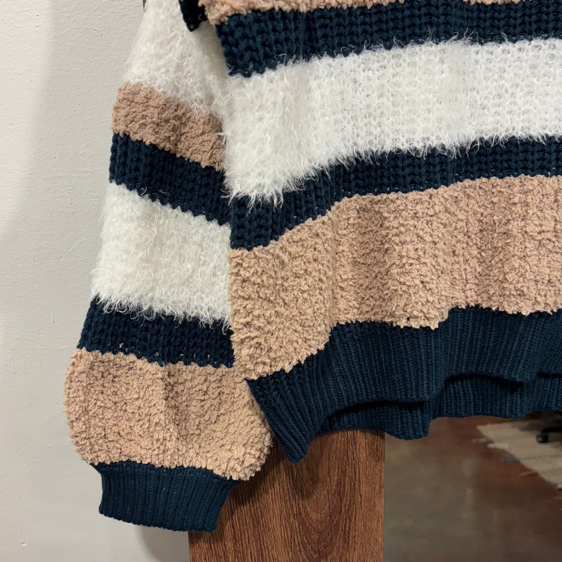 일본 빈티지 루즈핏 브이넥 배색 스트라이프 퍼 니트 상품이미지4