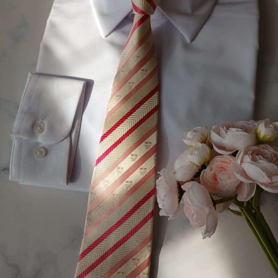 엠씨엠 핑크 스트라이프 로고 패턴 넥타이 9.1cm A+등급 A19693 상품이미지7