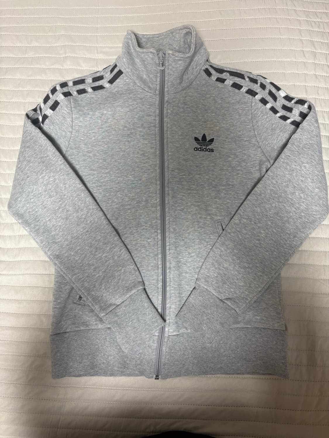 아디다스 파이어드 그레이 지브리 (95) 상품이미지1