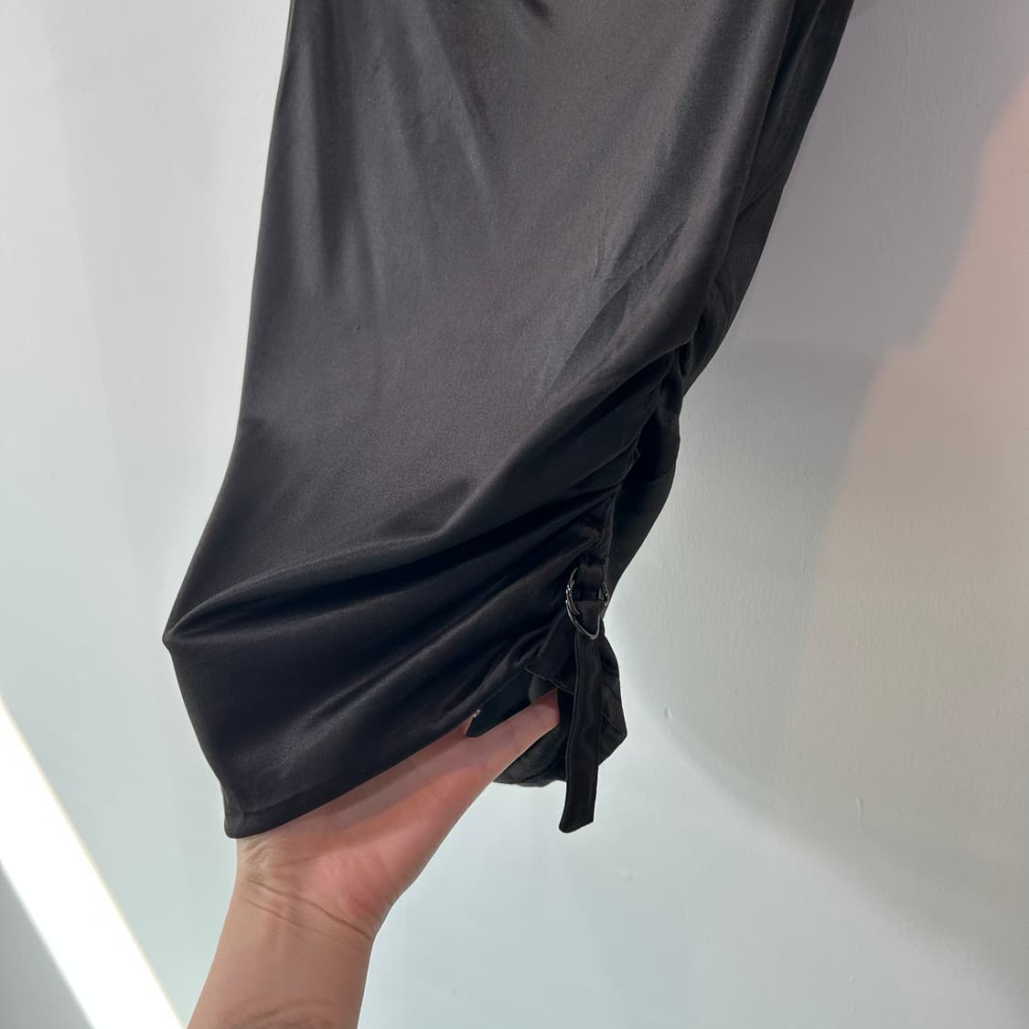 블랙 셔링 버클 탑 상품이미지3