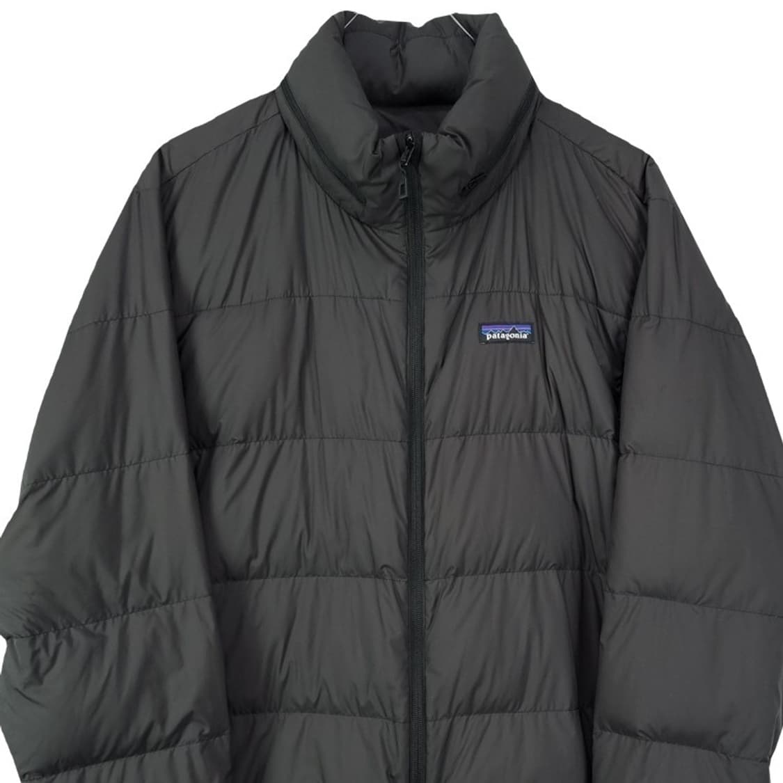 [파타고니아] 로고 패치 경량 패딩 챠콜 M19347 상품이미지4