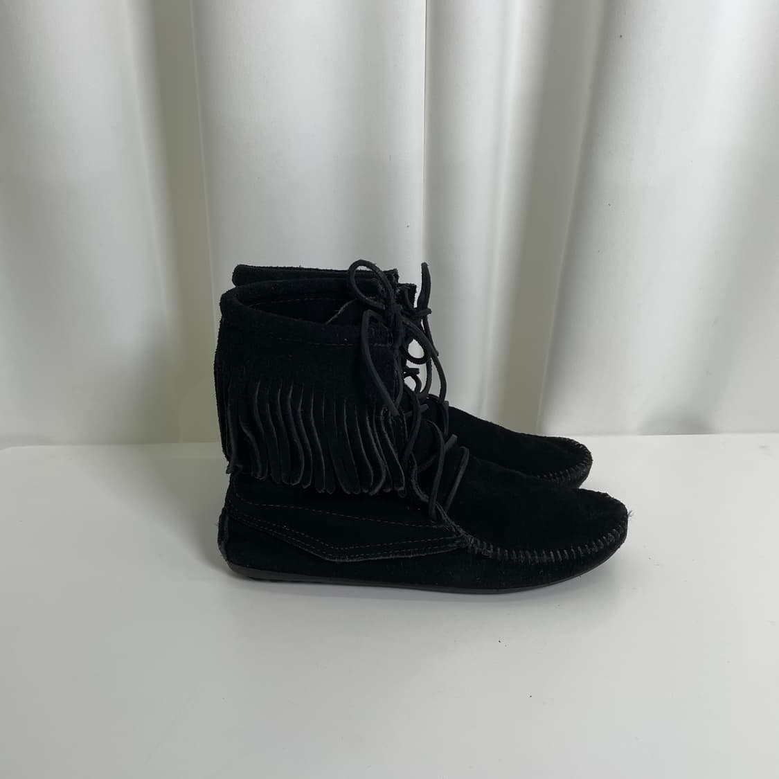 MINETONKA 미네통카 스웨이드 프린지 모카신 상품이미지3