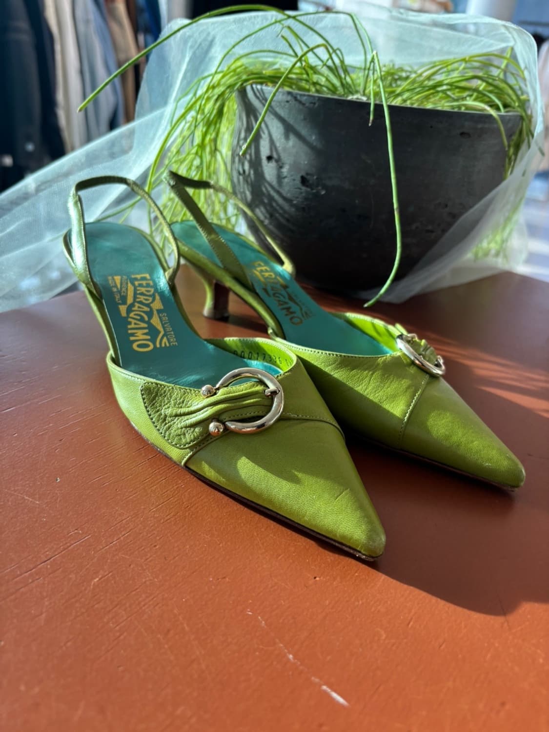 Ferragamo Kitten Heel 상품이미지1