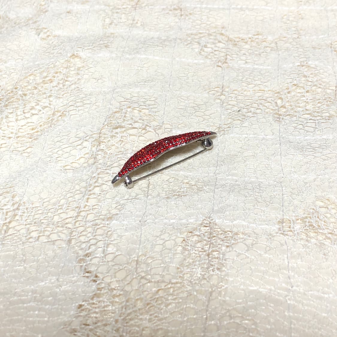 Red Cubic Lip Brooch 상품이미지3
