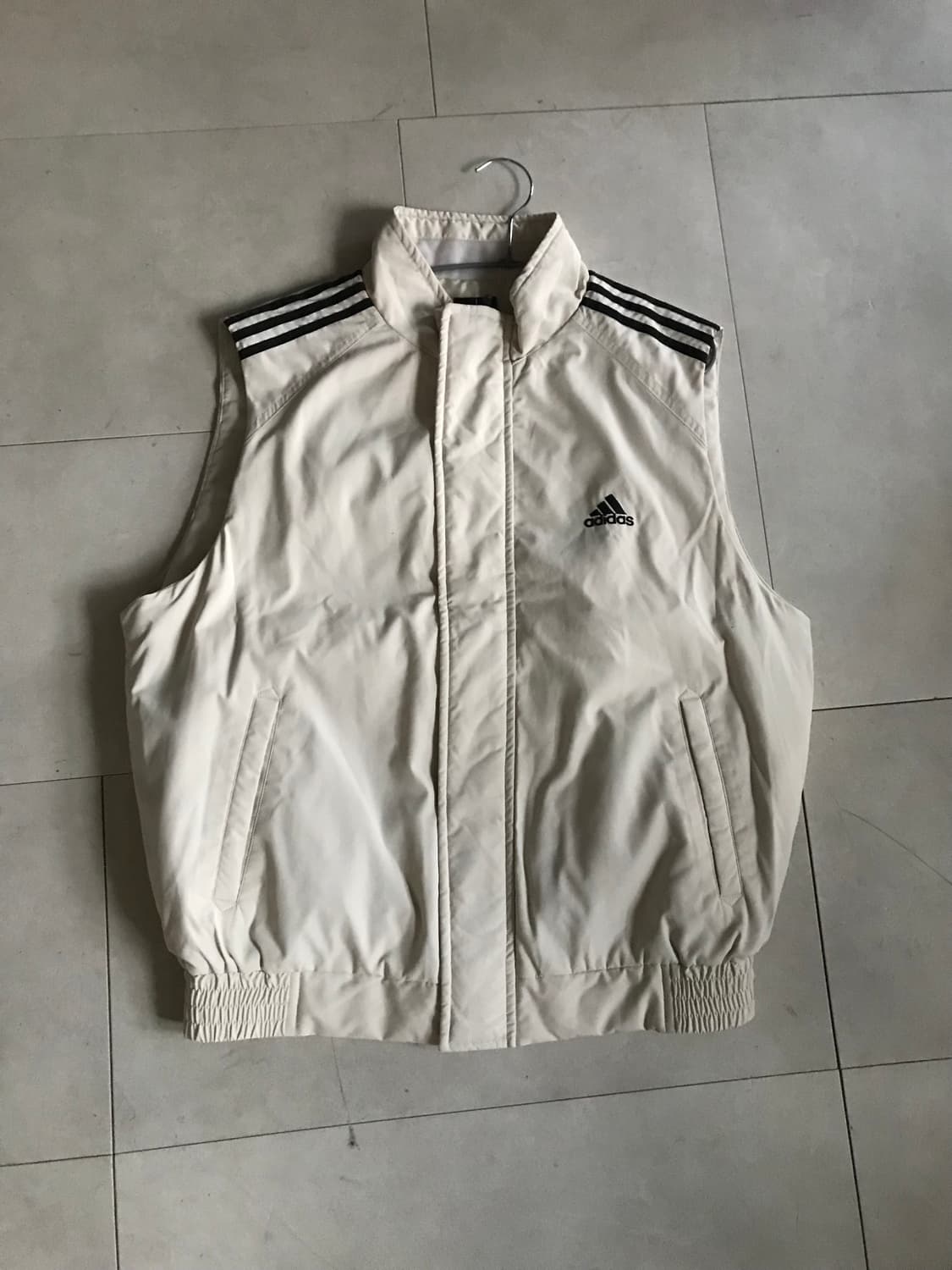 아디다스 00s 아이보리 조끼패딩 상품이미지9