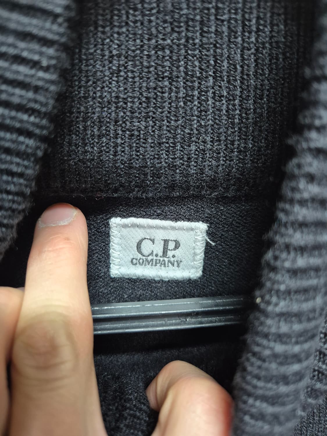 Cp컴퍼니 하프집업 니트 상품이미지3