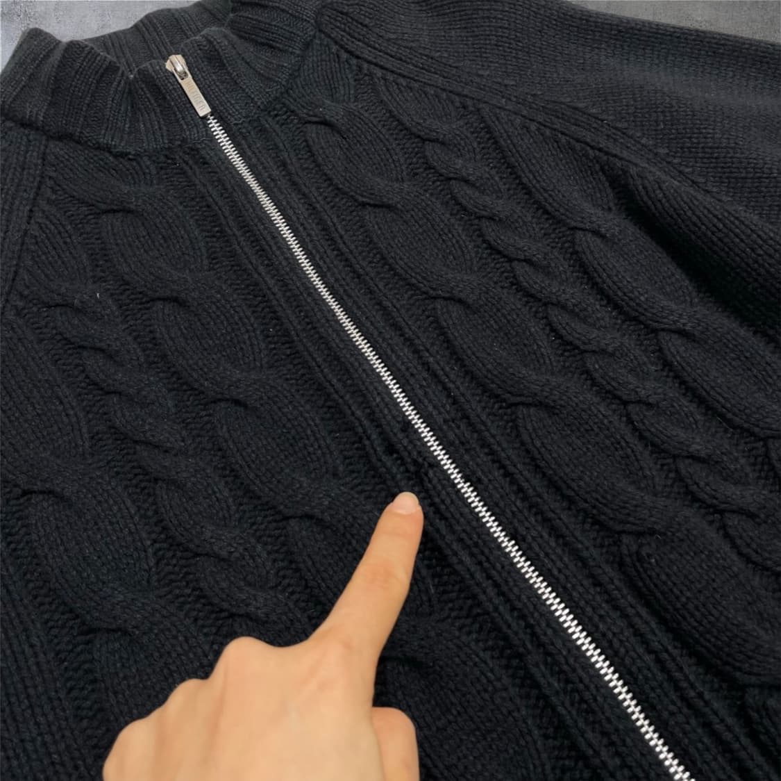 타미힐피거 블랙 캐시미어 혼방 케이블 니트 집업 M 상품이미지5
