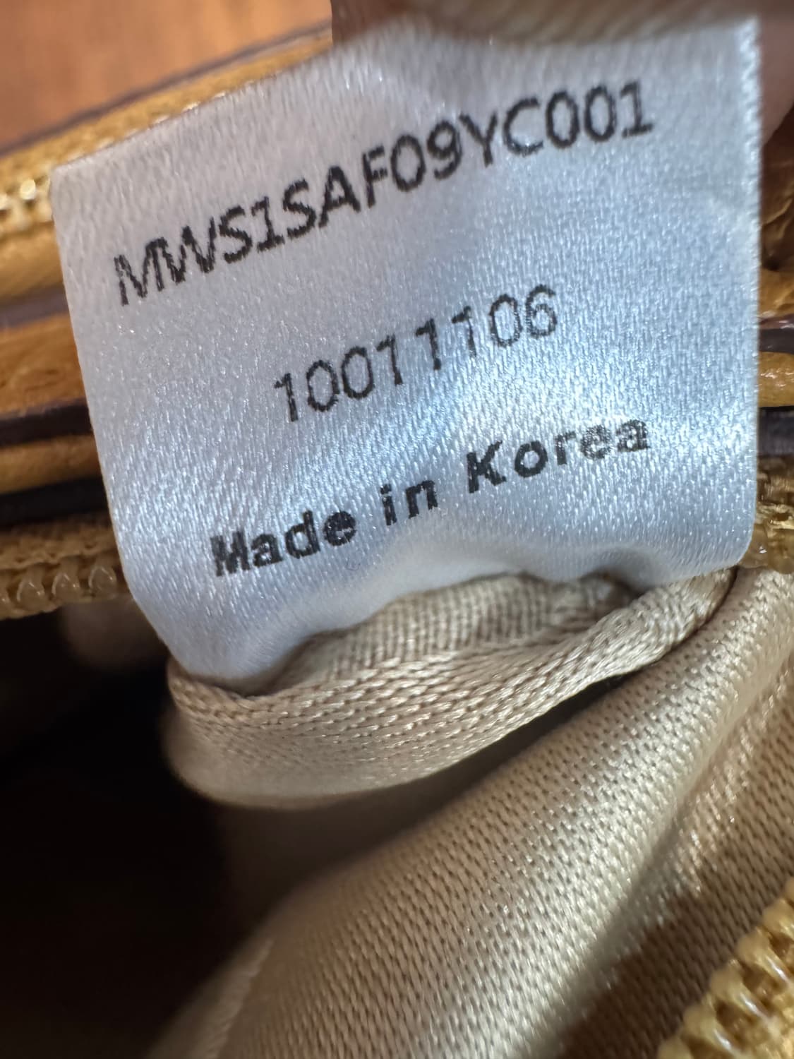 MCM 머스타드 열로우 페블 레더 체인 숄더백 상품이미지8