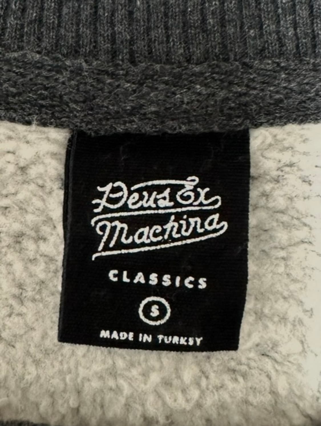 데우스 엑스 마키나 차콜 맨투맨 상품이미지5