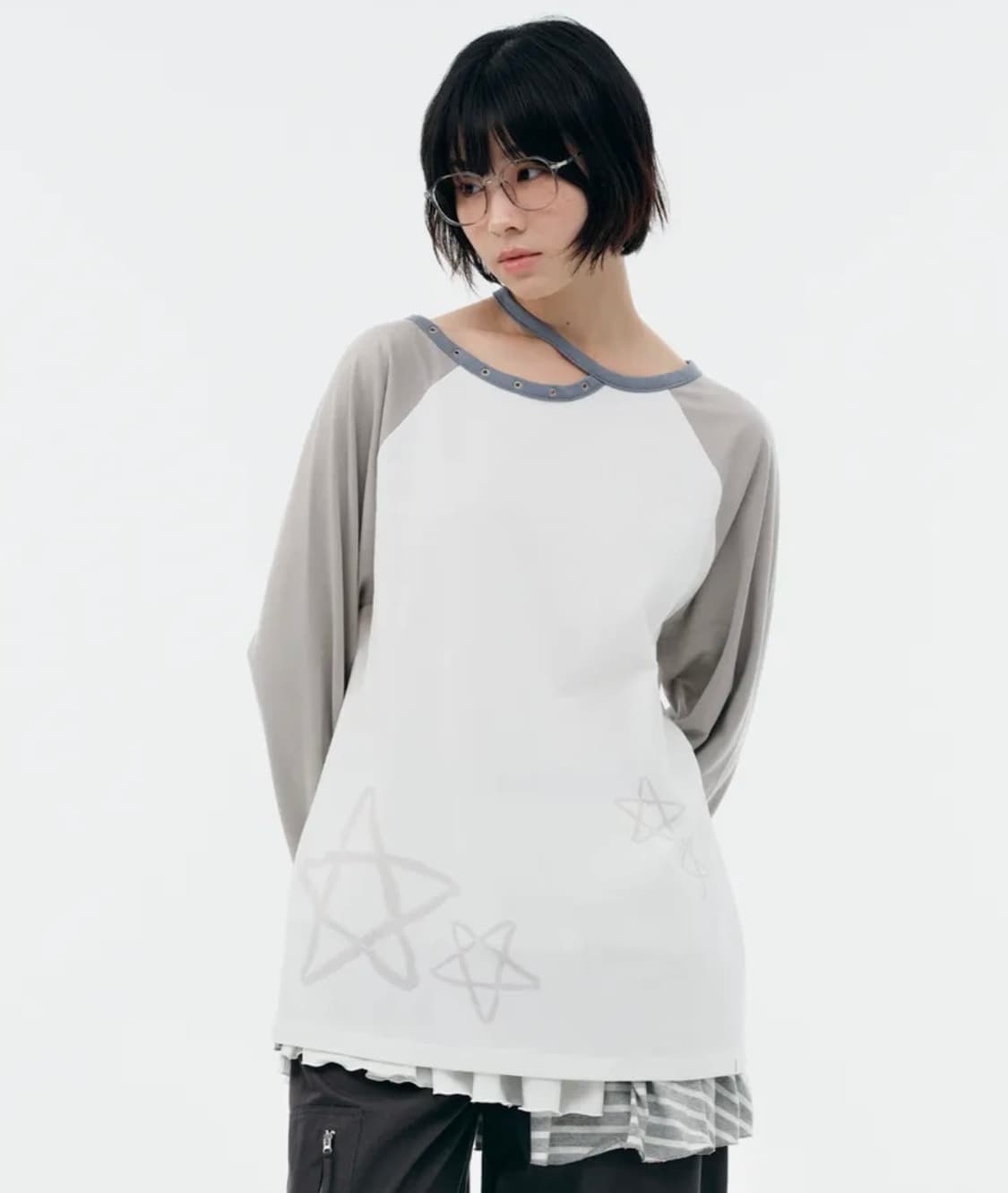 뚜오미오 CUT-OUT STAR LONG SLEEVES [WHITE] 상품이미지1