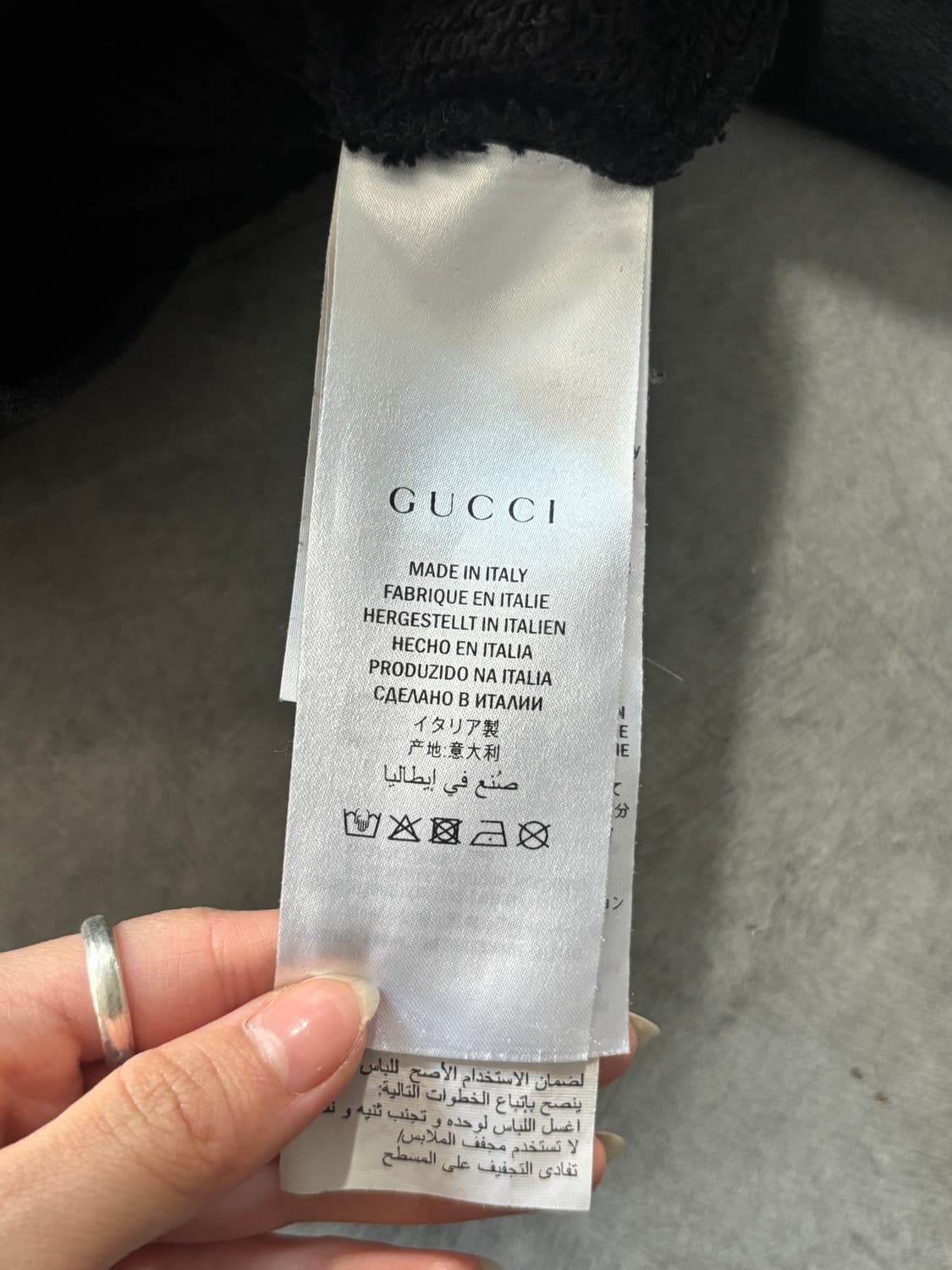 Gucci 구찌 블랙 메탈 로고 맨투맨  상품이미지6