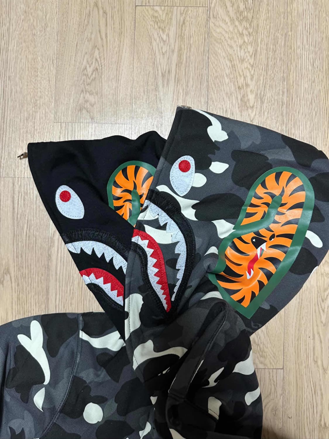 베이프 샤크 블랙 카모 후드집업 상품이미지3