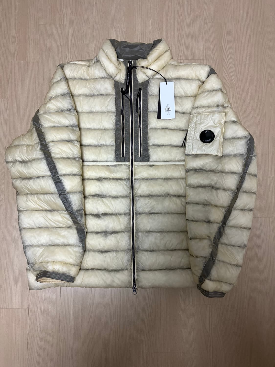 CP컴퍼니 디디쉘 미디엄 다운 피스타치오 쉘베이지 3XL 새제품 팝니다 상품이미지1