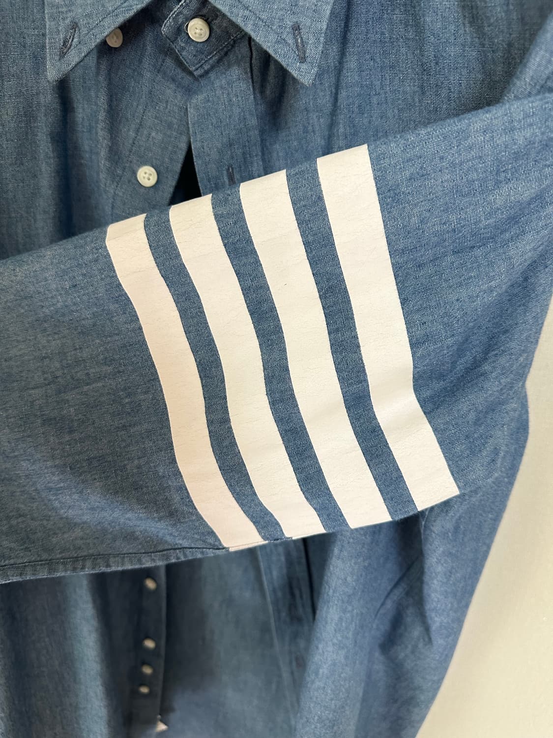 [3size] 백화점판 톰브라운 사선 샴브레이 셔츠 블루 상품이미지4