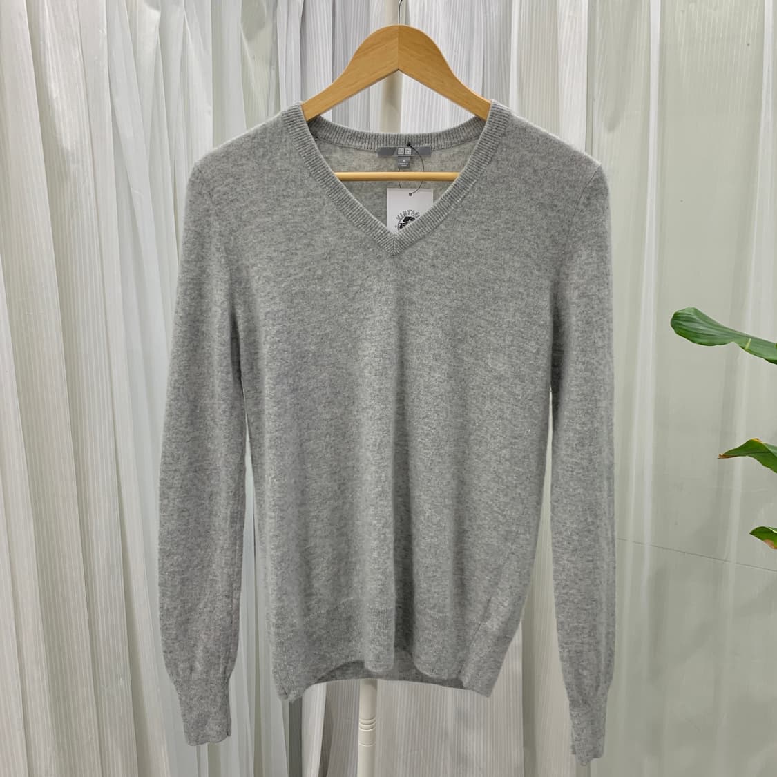 일본 유니클로 캐시미어 100 브이넥 니트 1758 상품이미지1