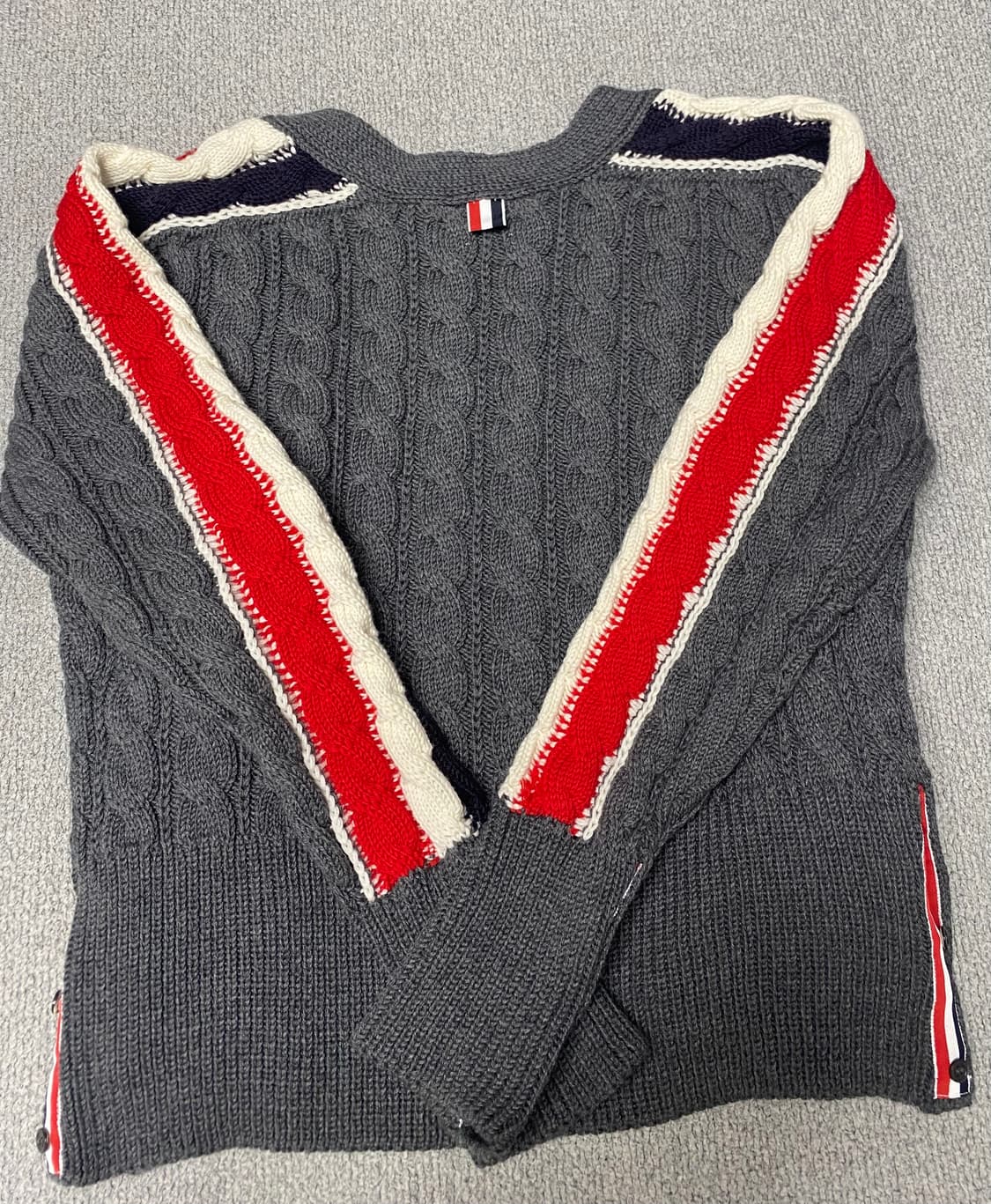 톰브라운 사이드로고 가디건(정품) 상품이미지3