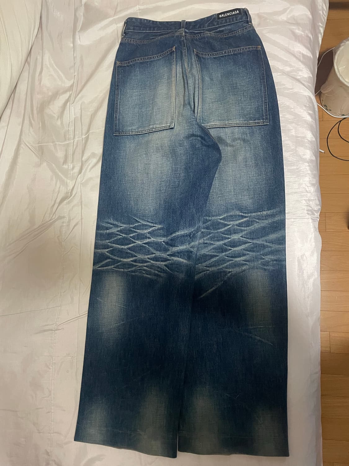 S) 발렌시아가 캣워싱 사각포켓 중청 데님 상품이미지2