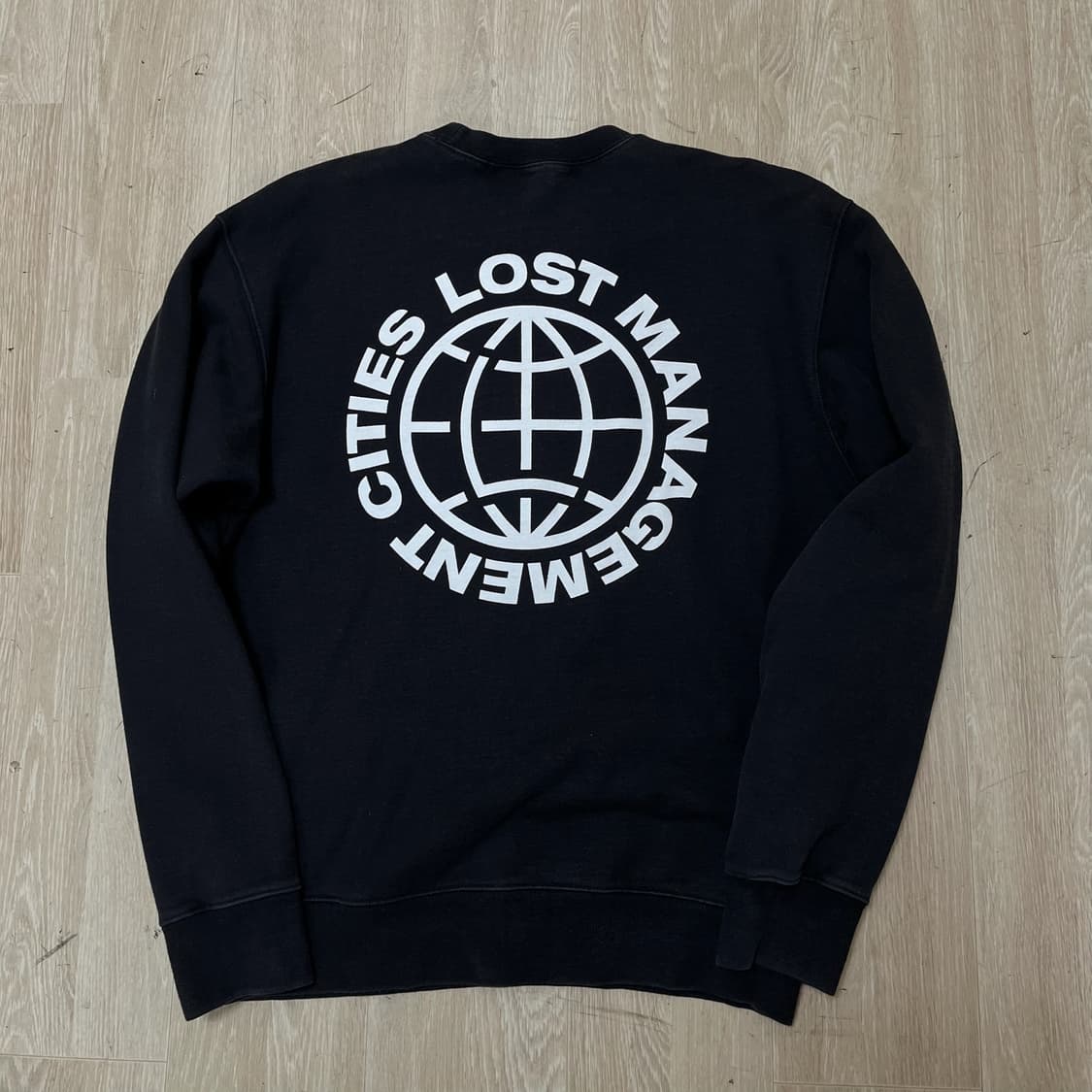 LMC 엘엠씨 지구본 빅로고 프린팅 기모 맨투맨 [블랙] M/95 상품이미지4