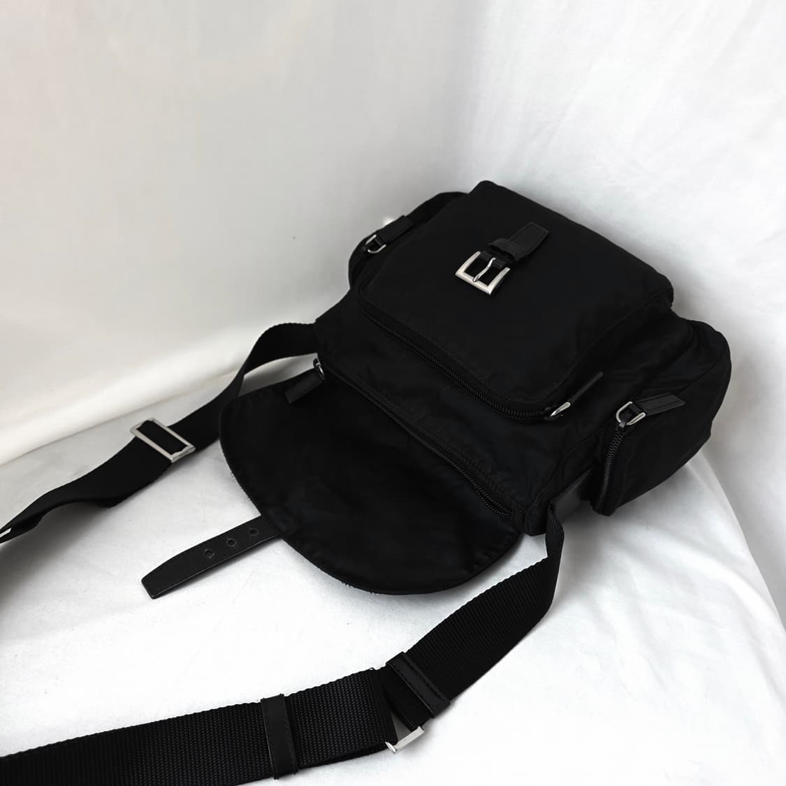 [정품 PRADA] 프라다 사이드 투포켓 나일론 크로스백 남녀공용 상품이미지8