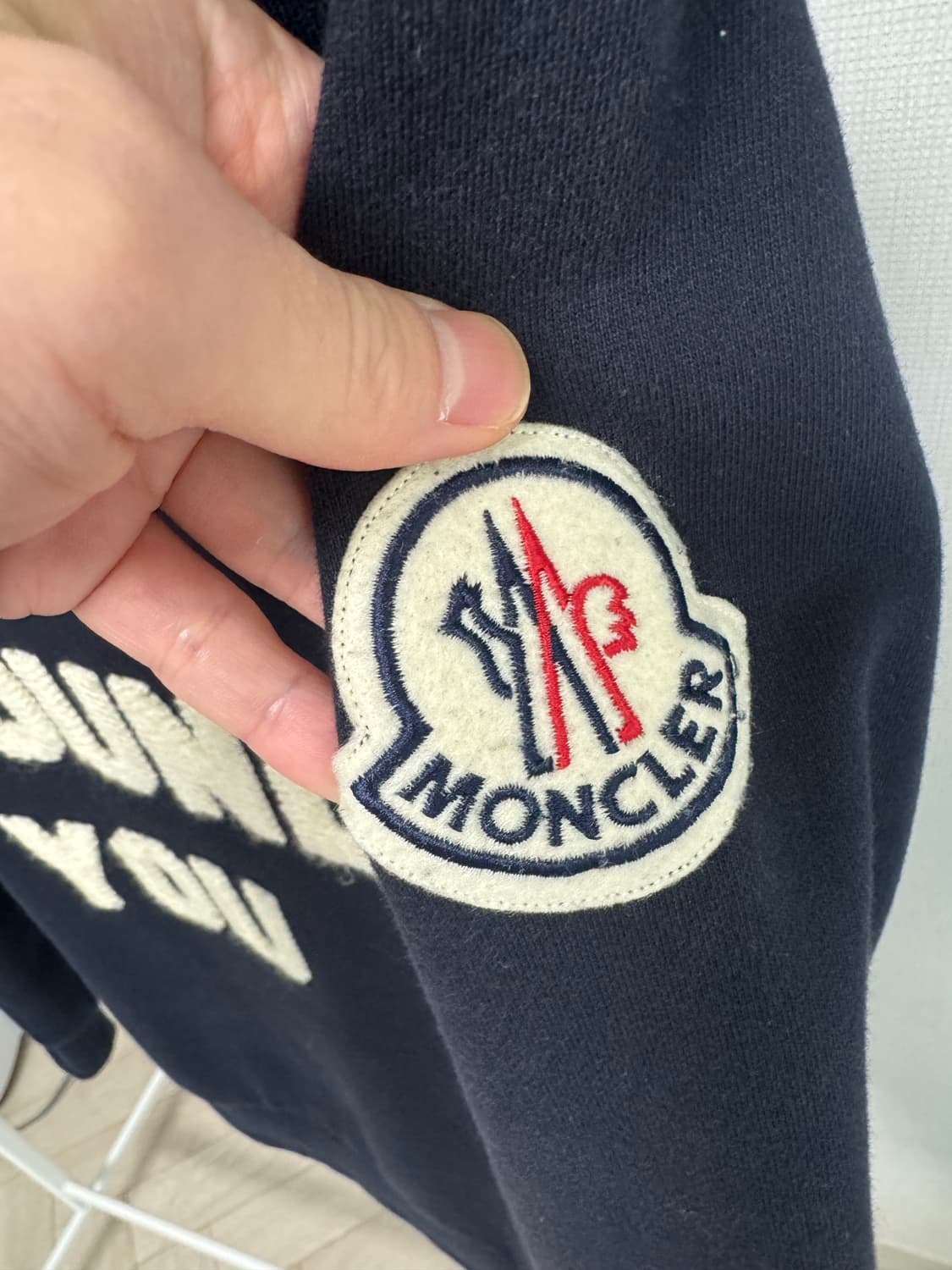 몽클레어 네이비 맨투맨 2사이즈 상품이미지3