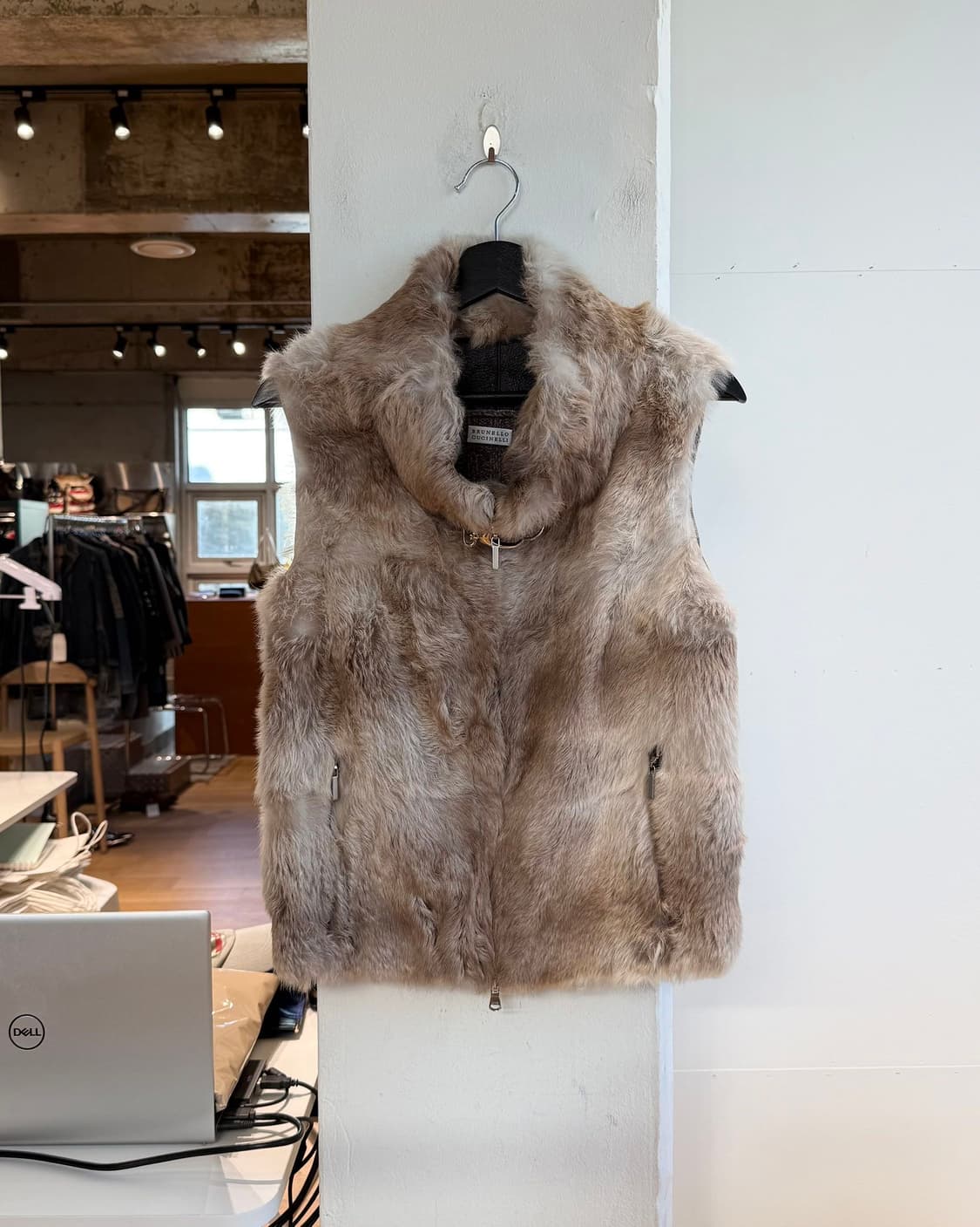 브루넬로 쿠치넬리 베이지 퍼 베스트 자켓 상품이미지2