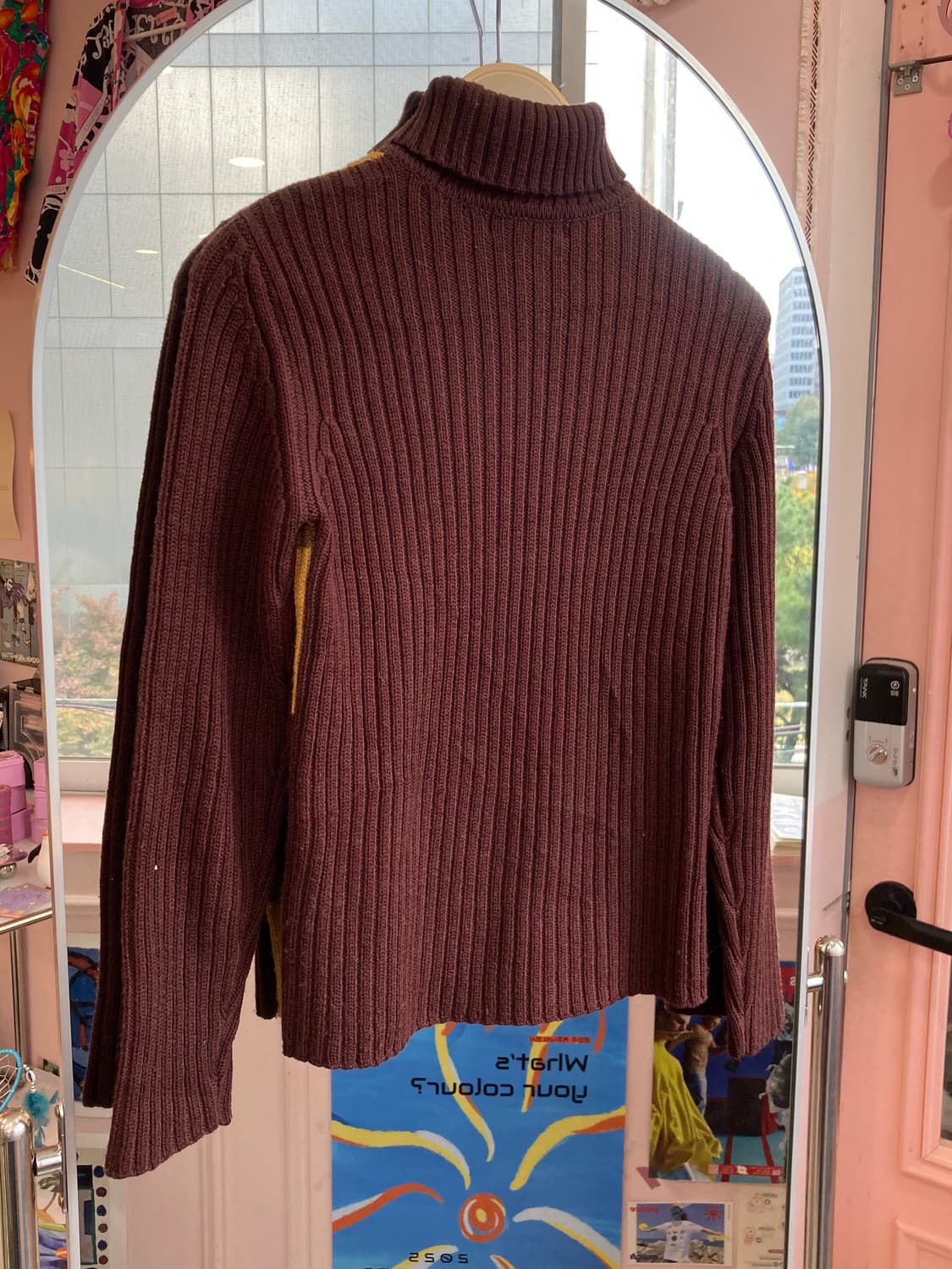 브라운 배색 패턴 목폴라 니트 상품이미지4