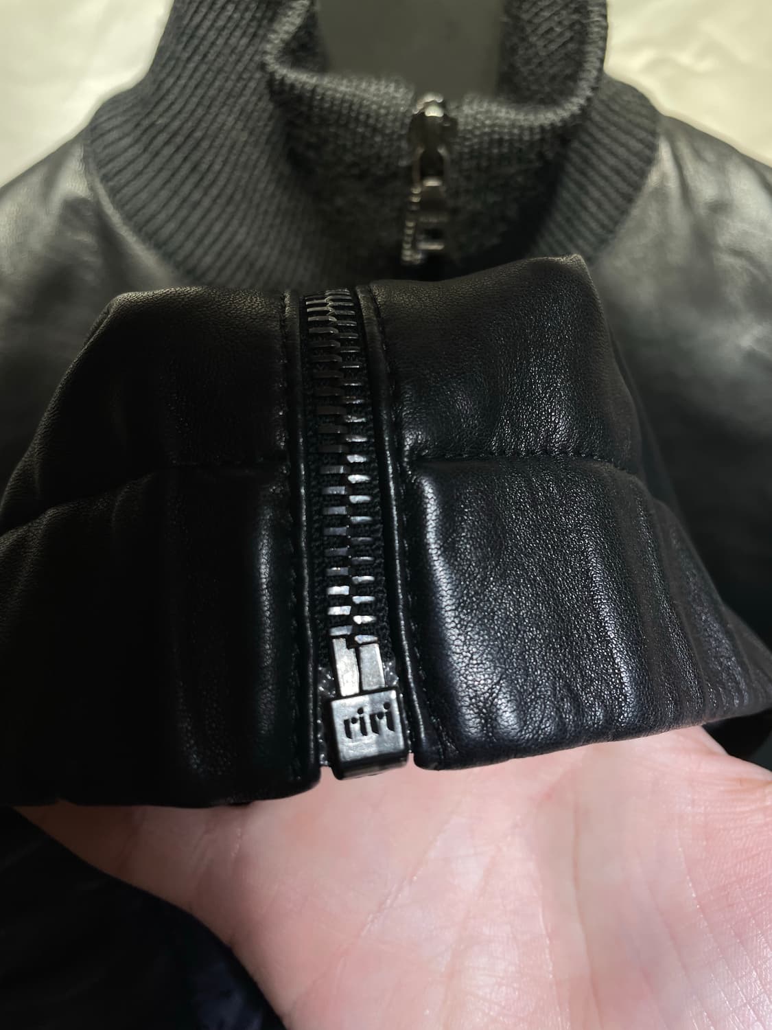 00’s Prada milano leather zip-up (40) 상품이미지4