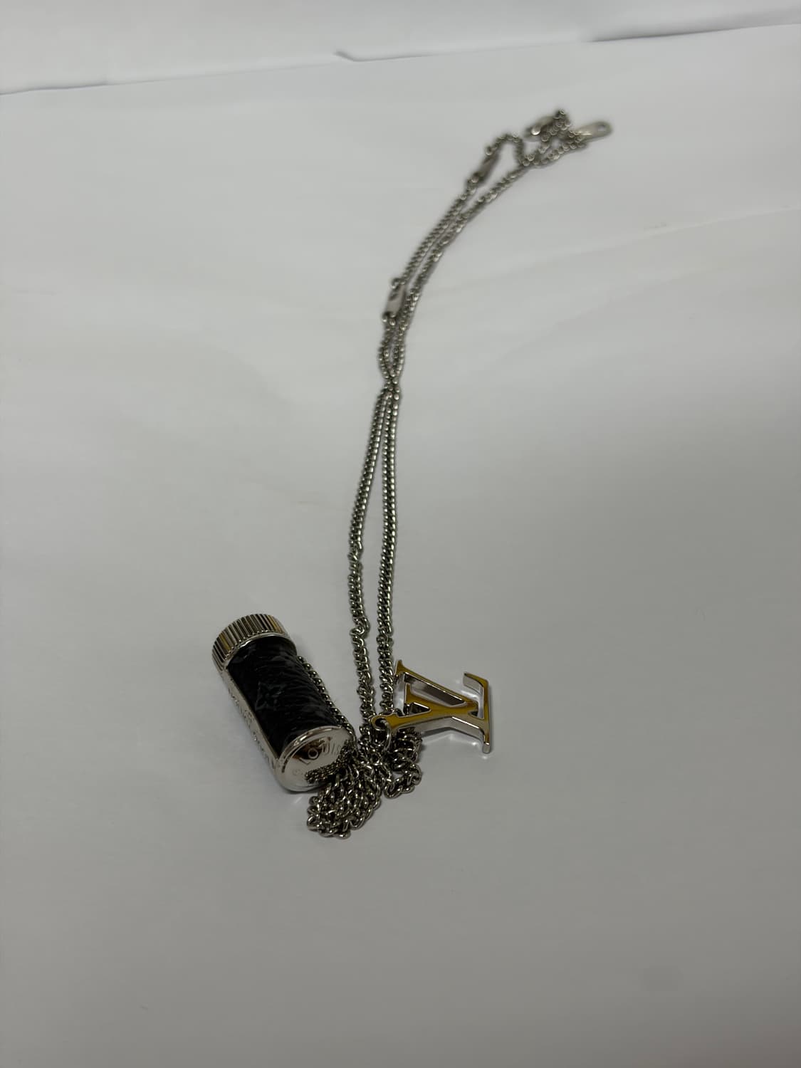 루이비통 모노그램 이클립스 참 목걸이 (풀박스) 상품이미지5