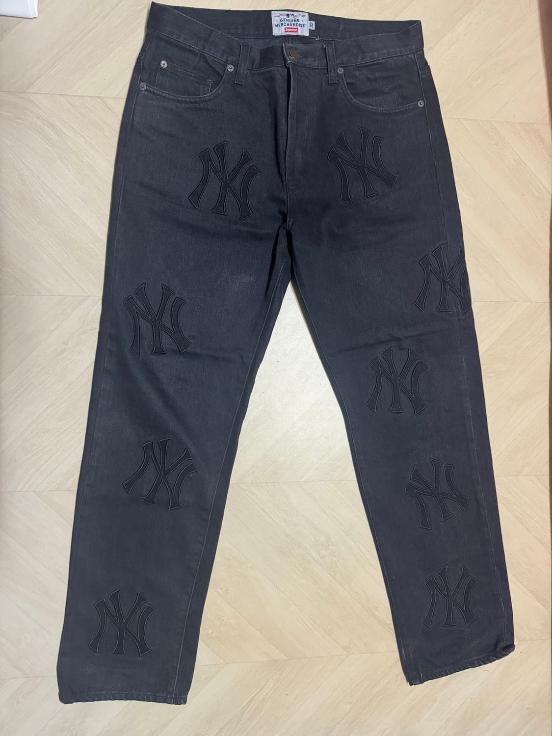 슈프림 x 뉴욕양키스 레귤러 진 워시드 블랙 상품이미지2