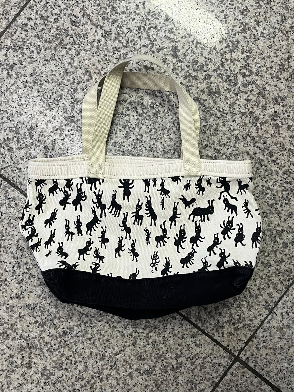 네넷 개미패턴 캔버스 토트백 🐜 상품이미지4