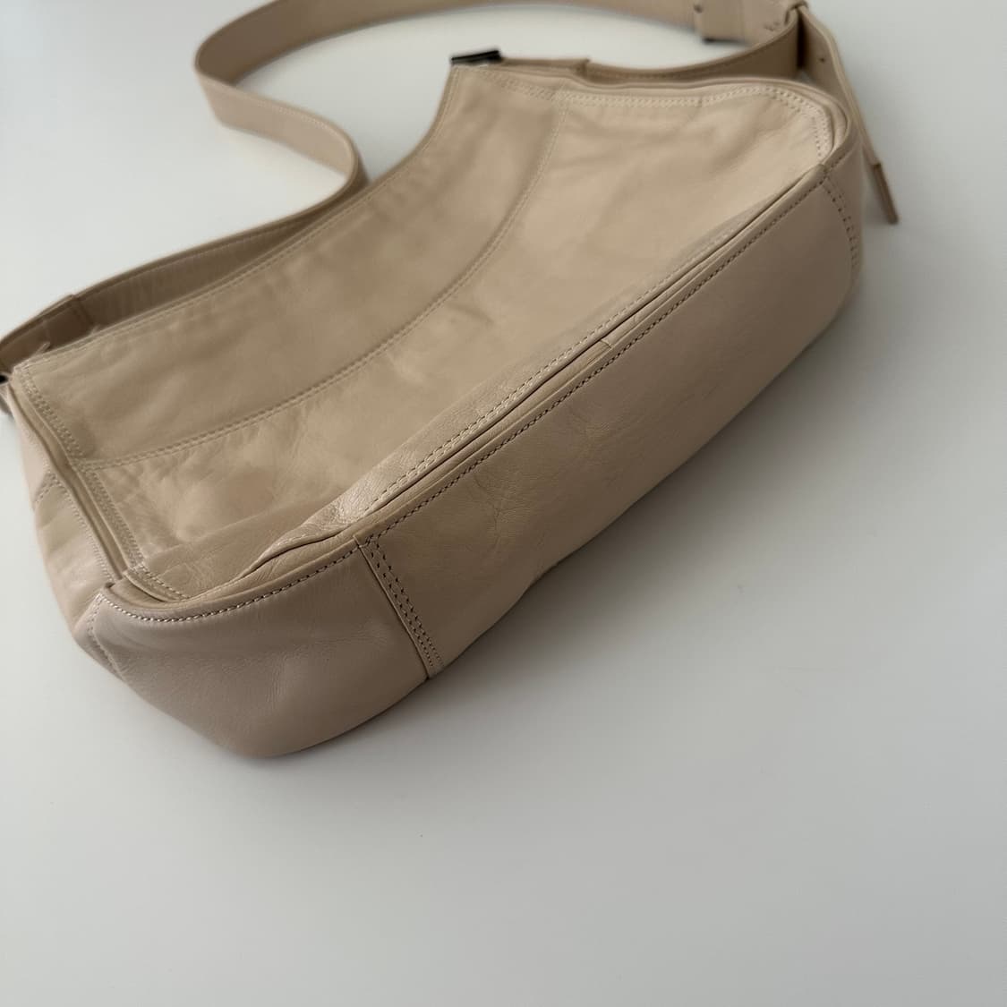 이세이미야케 im product 가죽 숄더백 상품이미지5