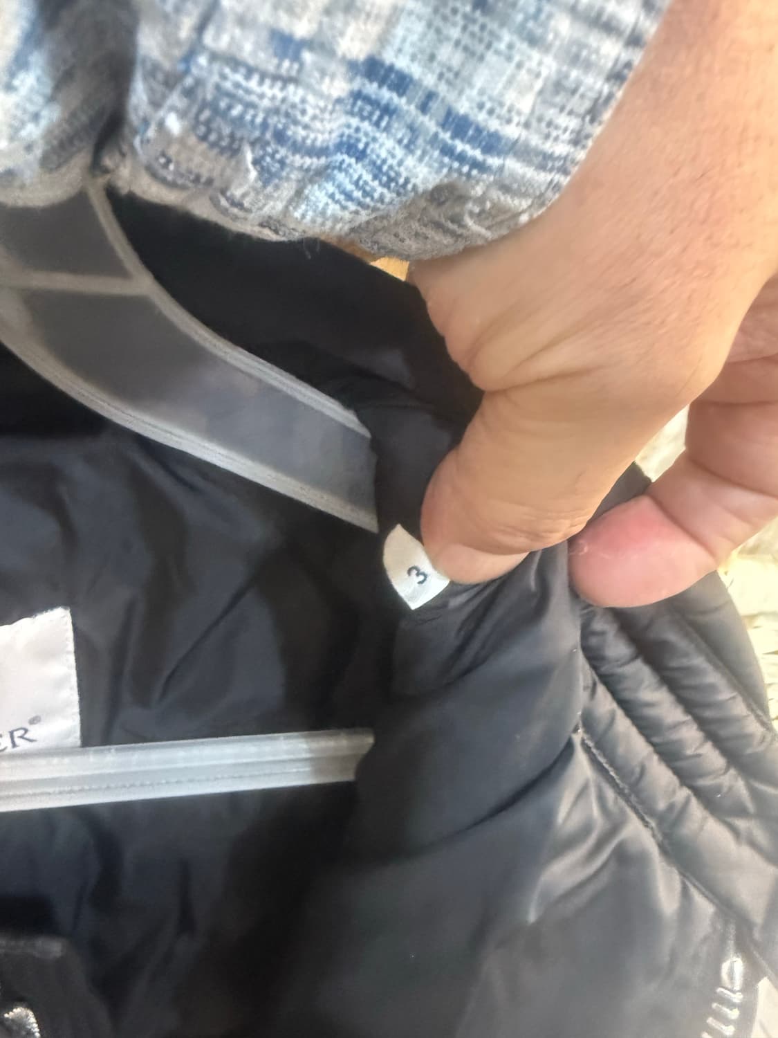 3/100-105/21fw 정품 몽클레어 아미오 패딩 팝니다 상품이미지4