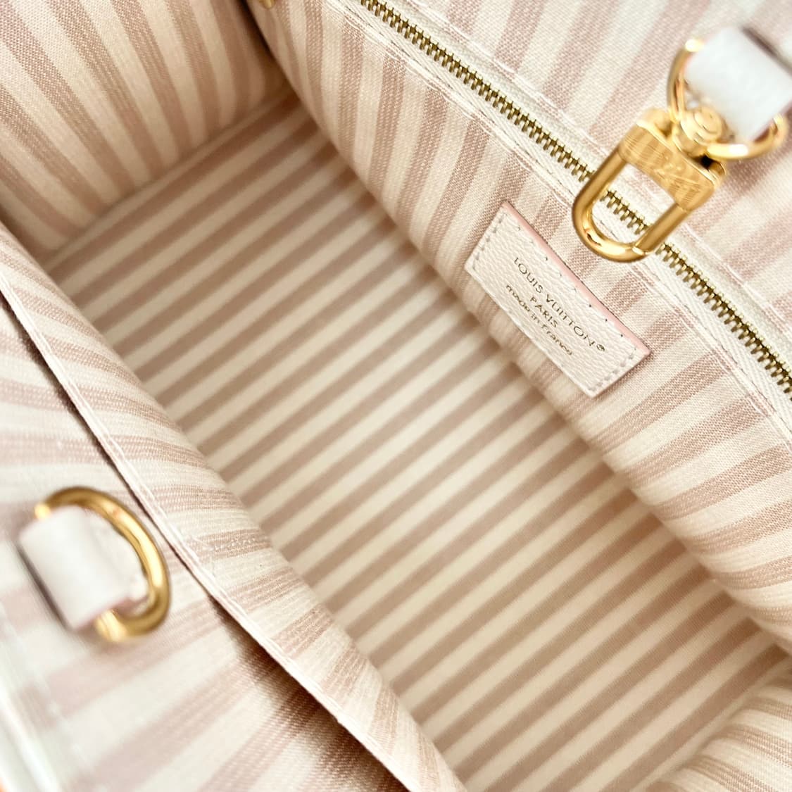 [25SS/새상품] 루이비통 온더고 PM 에덴 크로스백 가방 M14403 상품이미지7