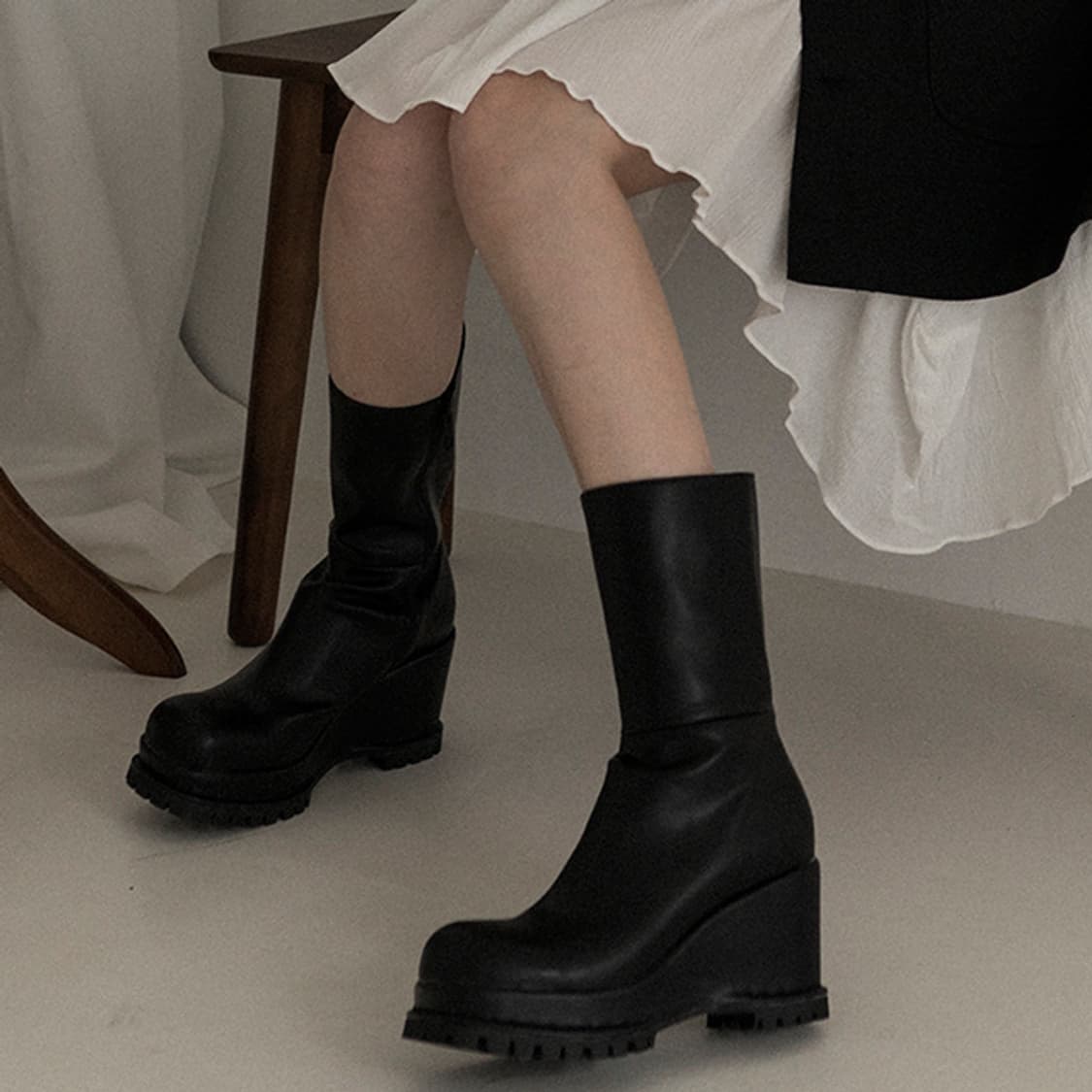 뉴모즈 유니크 미디 통굽 플랫폼 앵클부츠 8.5cm 235 상품이미지2