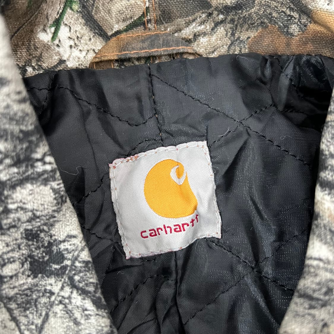 칼하트 로고 카모 리얼트리 카라넥 봄버 자켓 상품이미지4