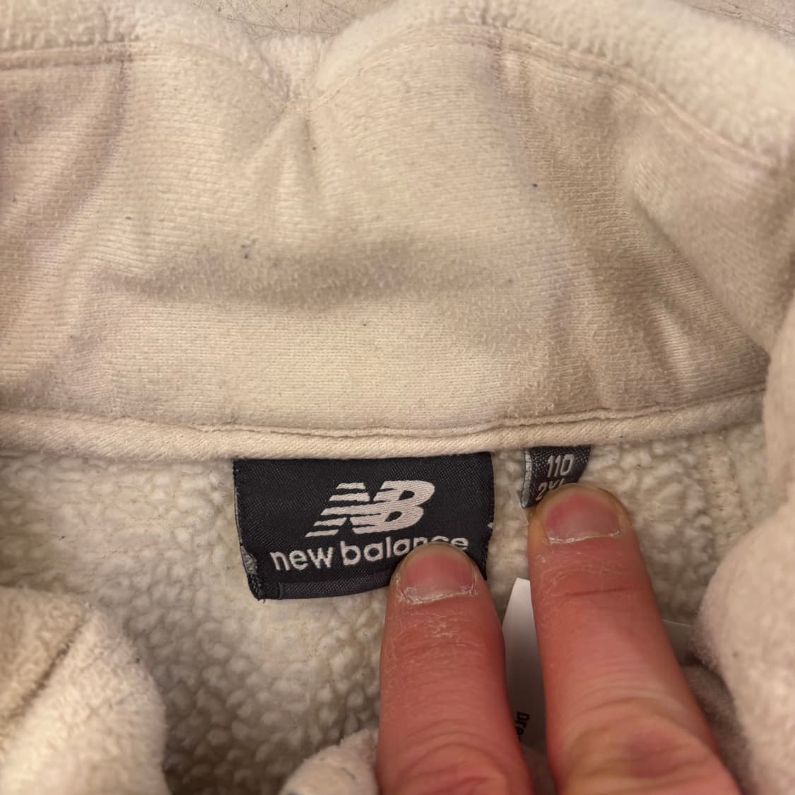 뉴발란스 크림 스몰로고 플리스 집업 상품이미지3