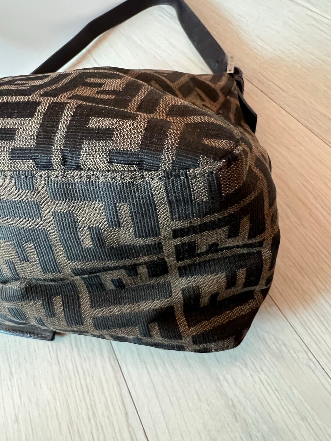 (정품) 펜디 주카 맘마 바게트백 상품이미지3