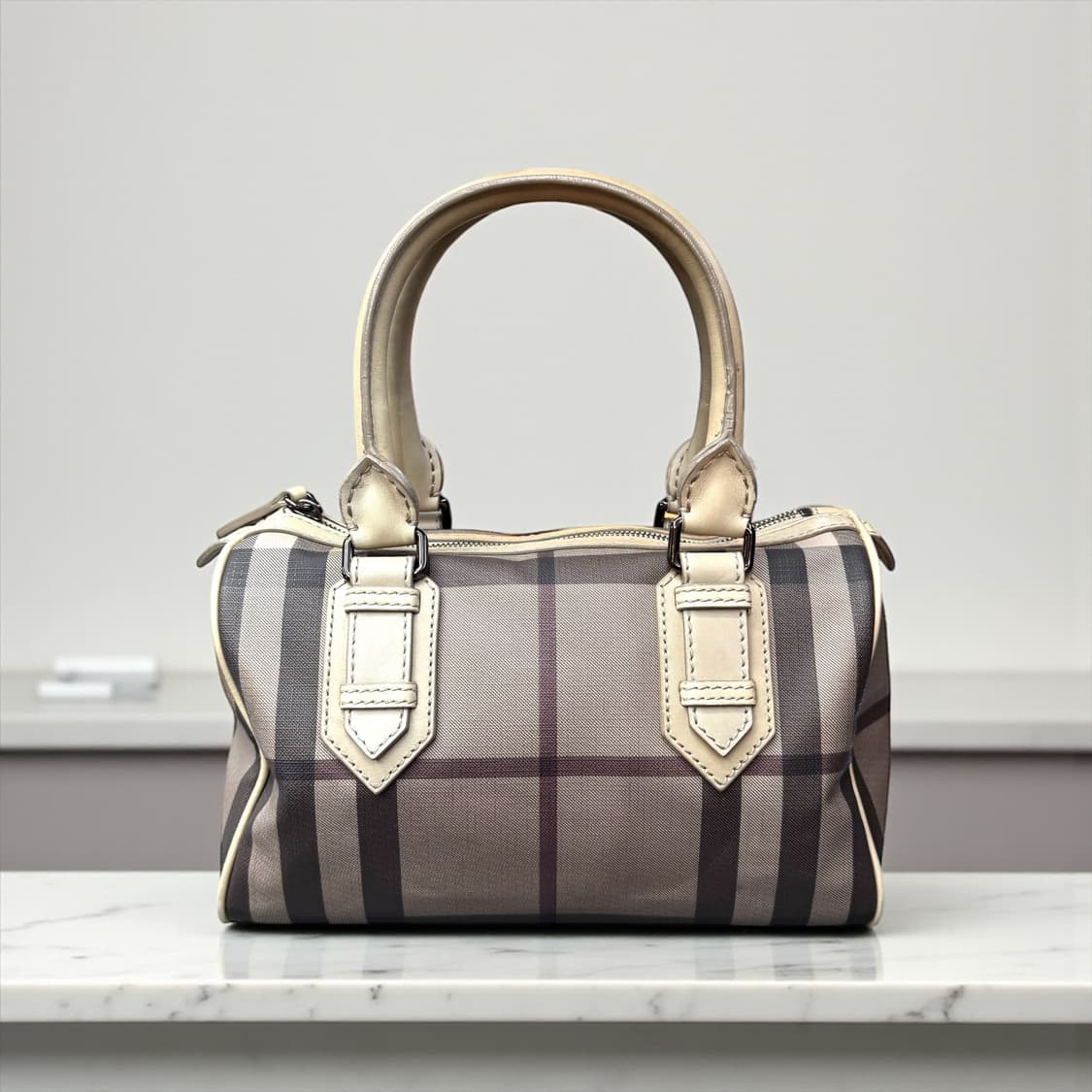 버버리 스모크 체크코팅 체스터 토트백 상품이미지4