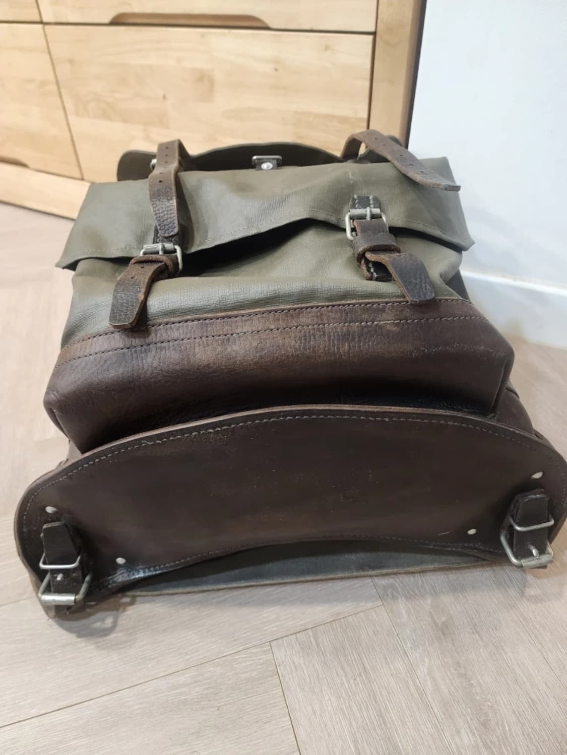 스위스군 고무 코팅 가죽 배낭 상품이미지3