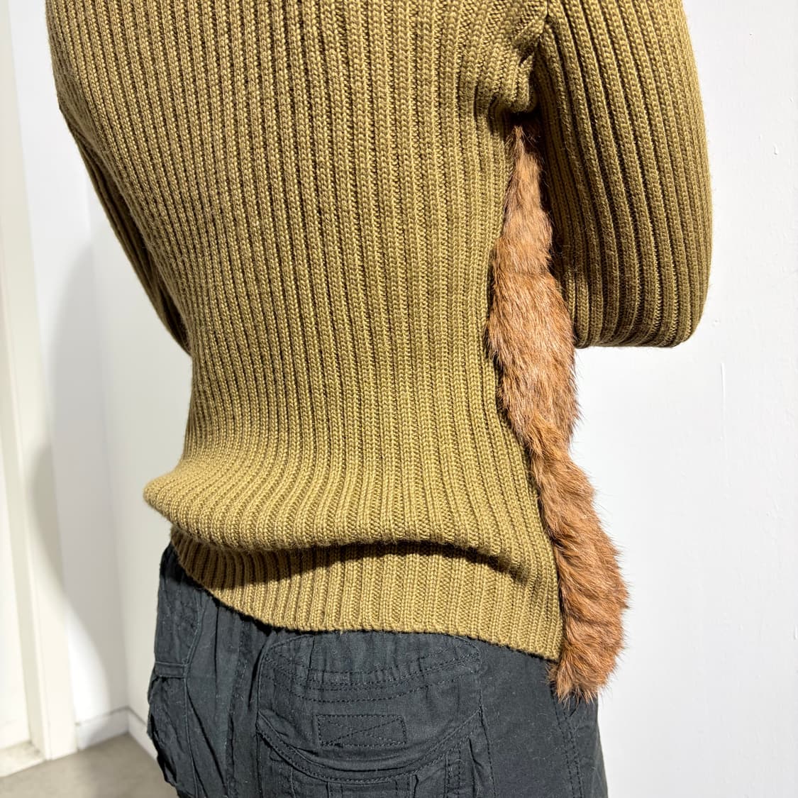 Saucy 브라운 래빗퍼 니트 자켓  상품이미지3