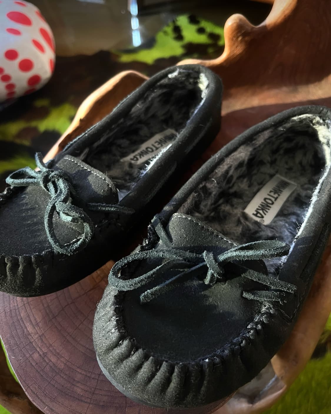 MinneTonka Fur Lining Black Moccasin 상품이미지2
