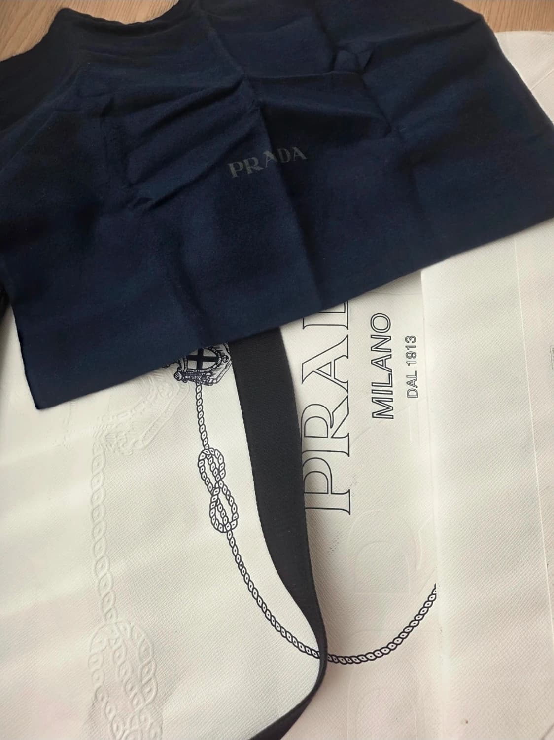 프라다 바이커백 라지 블랙 상품이미지5